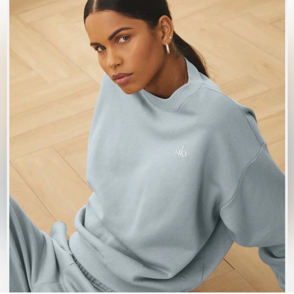 Alo accolade crew sweatshirt in cosmic gray xs